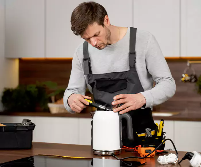 Skilled Blender Technicians: Your Small Appliance Repair Experts for Gardner, MA